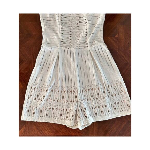 Elegant and rare Nightcap by Carisa Rene skort dress in white crochet lace - Picture 11 of 16